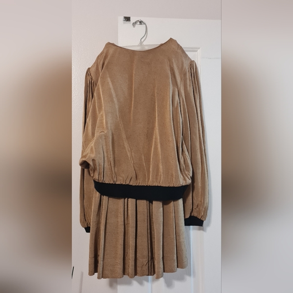 Tan Velvet Long Sleeve Dress Large - Picture 1 of 1